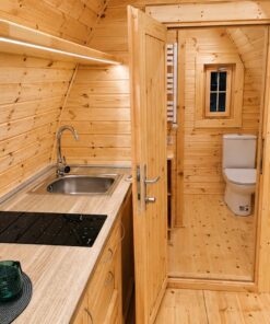 Isoleret campingpod med sideindgang – 2,4 × 6,6 m