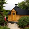 grillhytte med udvidelse, grillhytte 12 personer, træ grillhytte, grillhytte Danmark, havehytte med grill, udendørs grillhus, grillhytte med soveplads, luksus grillhytte, helårs grillhytte, træhytte med grill