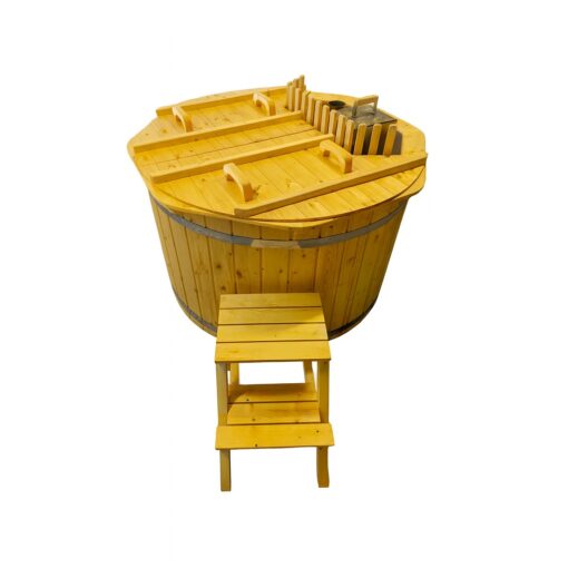 Vildmarksbad i træ med indbygget ovn