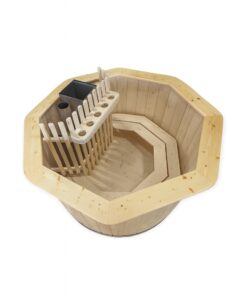 Vildmarksbad i træ med indbygget ovn