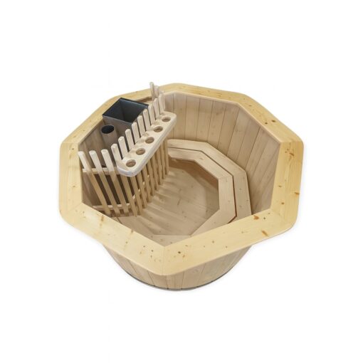 Vildmarksbad i træ med indbygget ovn