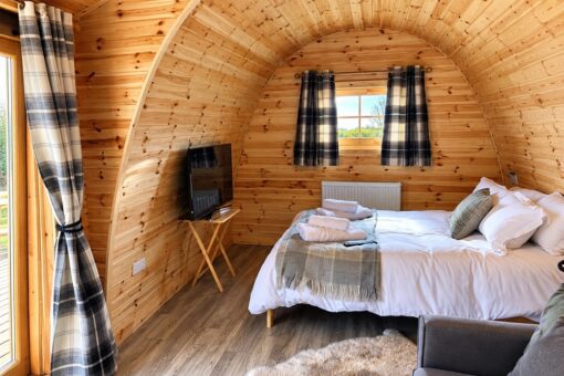 Isoleret Campingpod med Sideindgang – 3,25 × 5,9 m